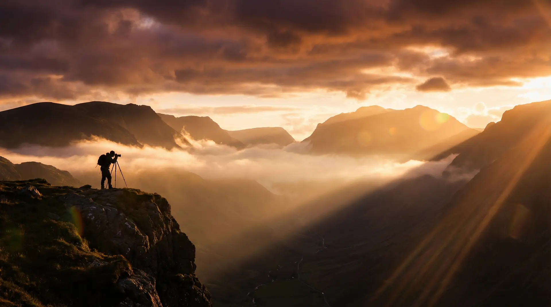 无限臀山 今日焦点摄影作品 - 金色黄昏下的山谷风光